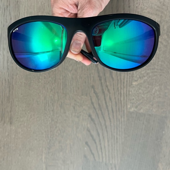 KITS The Pursuit Sunglasses. Black with reflective lenses. Gender Fluid NWOT - Picture 3 of 9